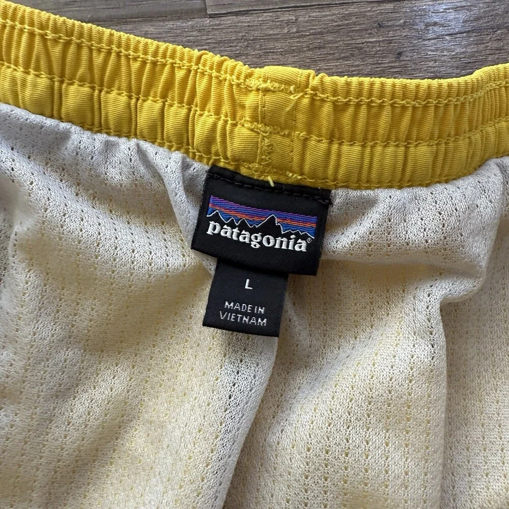 Patagonia Yellow Baggies Swim Trunks Mens Large Patch Logo Back Pocket excellent